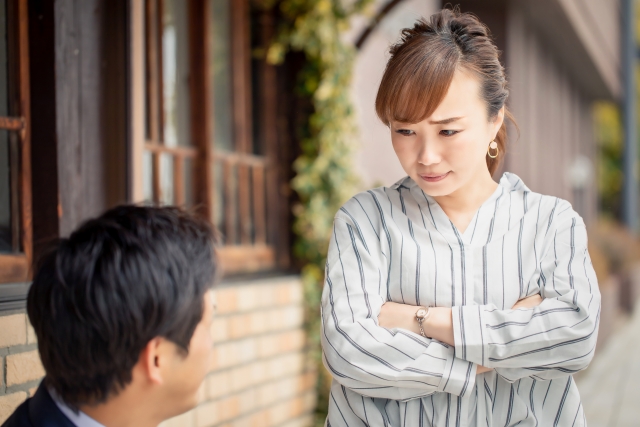 不機嫌な理由を考える・訊く