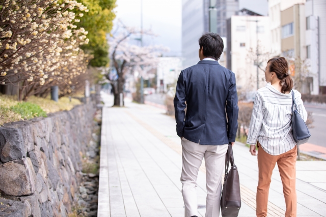 自分も同伴する